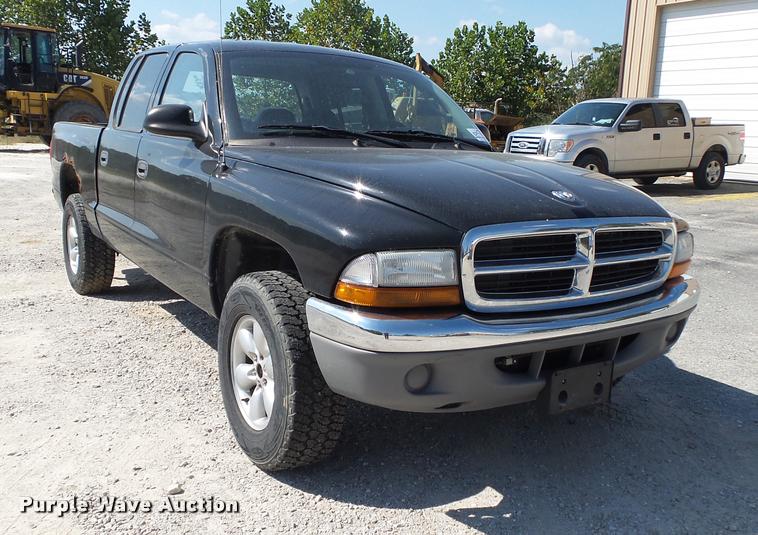 image for item DB7410 2004 Dodge Dakota SLT Quad Cab pickup truck