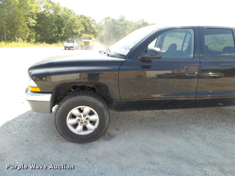 image for item DB7410 2004 Dodge Dakota SLT Quad Cab pickup truck