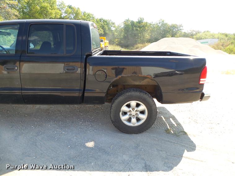 image for item DB7410 2004 Dodge Dakota SLT Quad Cab pickup truck