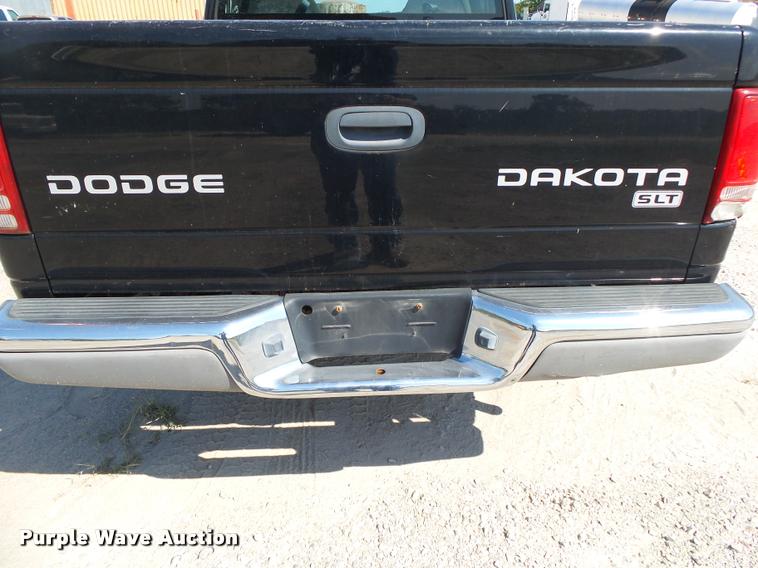 image for item DB7410 2004 Dodge Dakota SLT Quad Cab pickup truck