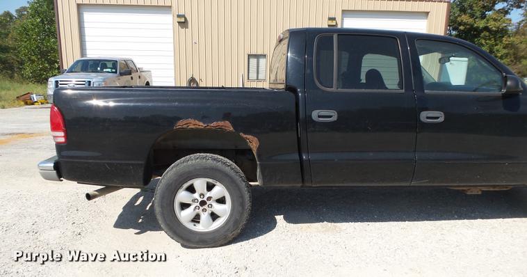 image for item DB7410 2004 Dodge Dakota SLT Quad Cab pickup truck