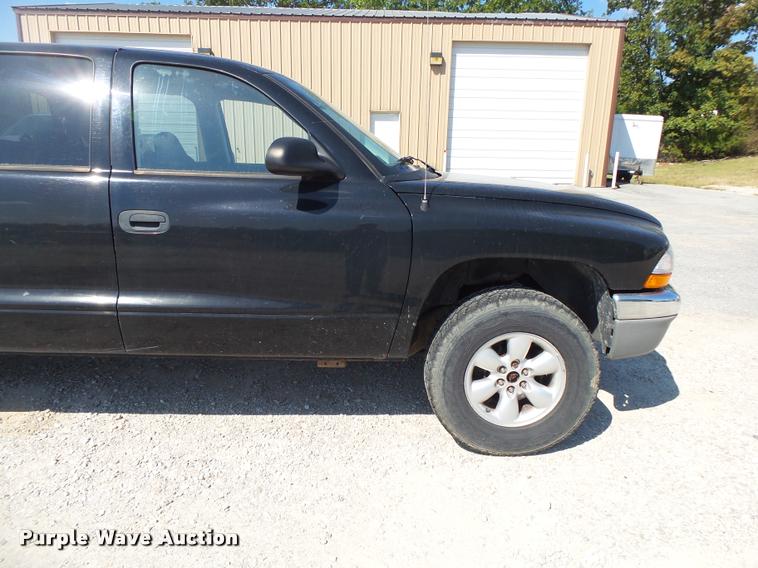 image for item DB7410 2004 Dodge Dakota SLT Quad Cab pickup truck