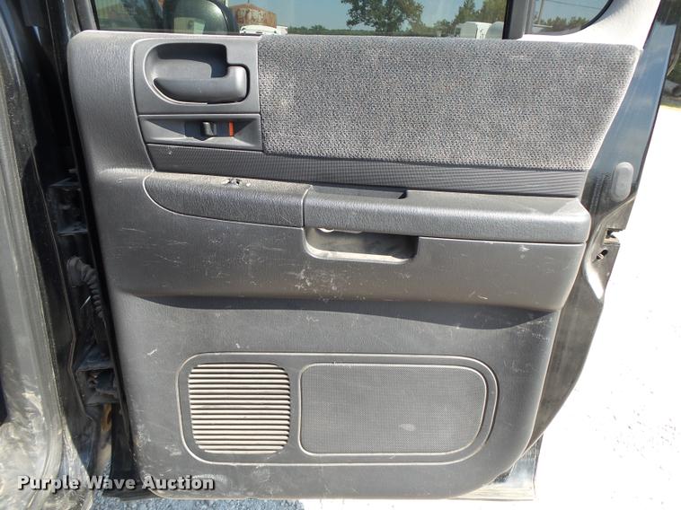 image for item DB7410 2004 Dodge Dakota SLT Quad Cab pickup truck