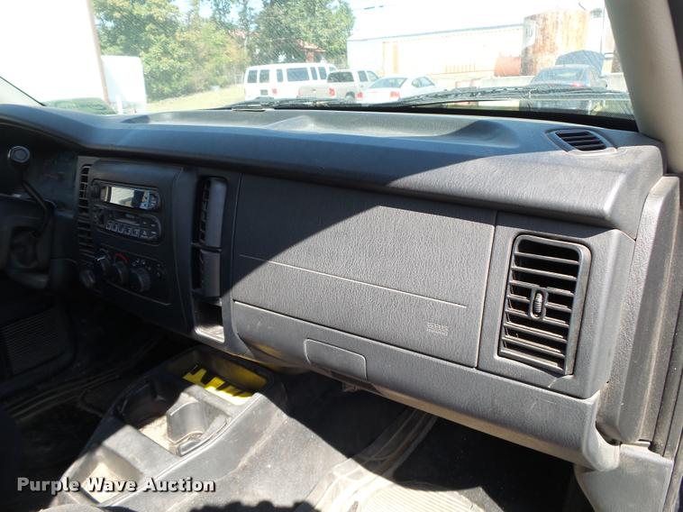 image for item DB7410 2004 Dodge Dakota SLT Quad Cab pickup truck