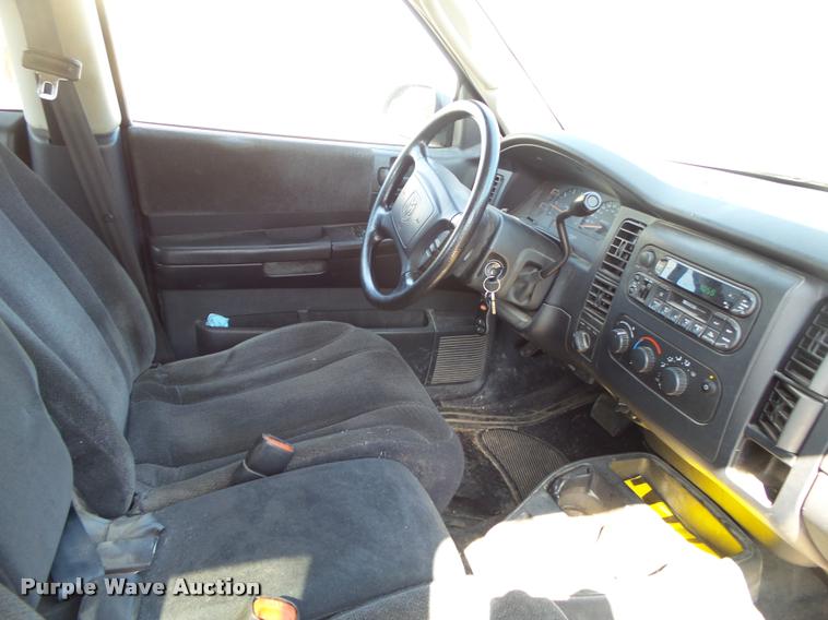 image for item DB7410 2004 Dodge Dakota SLT Quad Cab pickup truck