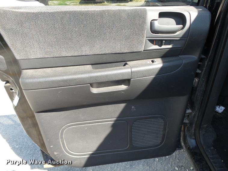 image for item DB7410 2004 Dodge Dakota SLT Quad Cab pickup truck