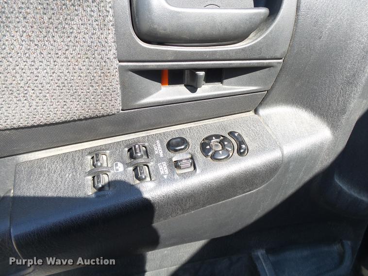 image for item DB7410 2004 Dodge Dakota SLT Quad Cab pickup truck