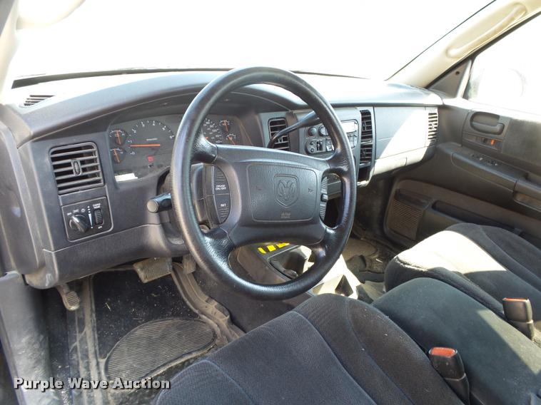 image for item DB7410 2004 Dodge Dakota SLT Quad Cab pickup truck