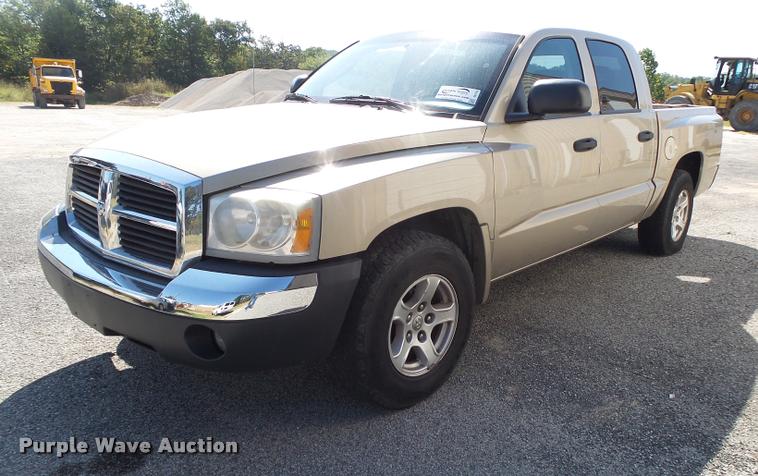 image for item DB7412 2005 Dodge Dakota SLT Quad Cab pickup truck