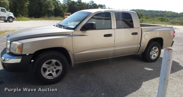image for item DB7412 2005 Dodge Dakota SLT Quad Cab pickup truck