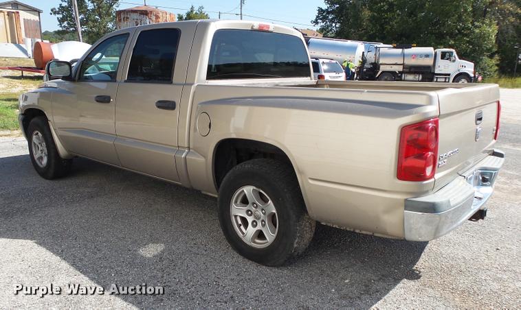 image for item DB7412 2005 Dodge Dakota SLT Quad Cab pickup truck