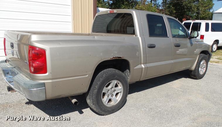 image for item DB7412 2005 Dodge Dakota SLT Quad Cab pickup truck