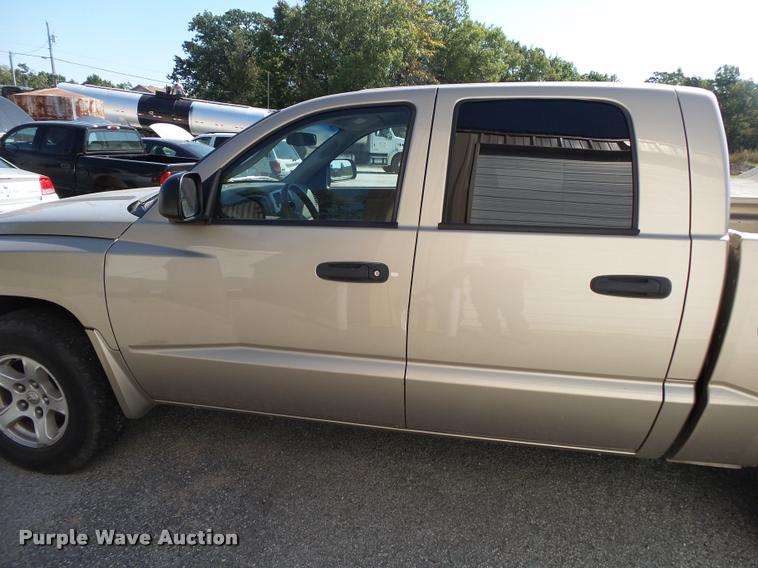 image for item DB7412 2005 Dodge Dakota SLT Quad Cab pickup truck