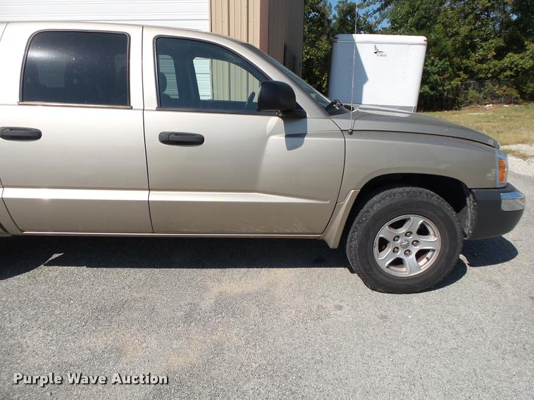 image for item DB7412 2005 Dodge Dakota SLT Quad Cab pickup truck