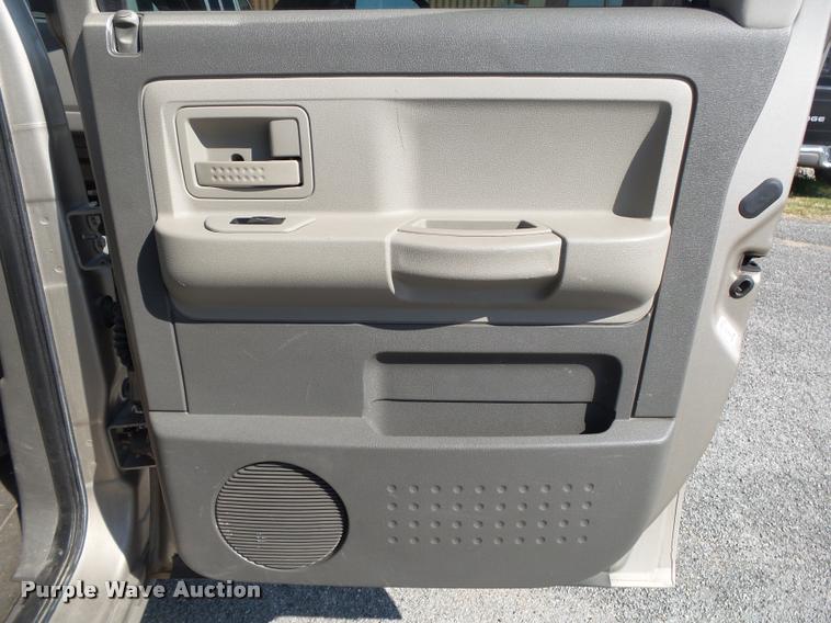 image for item DB7412 2005 Dodge Dakota SLT Quad Cab pickup truck