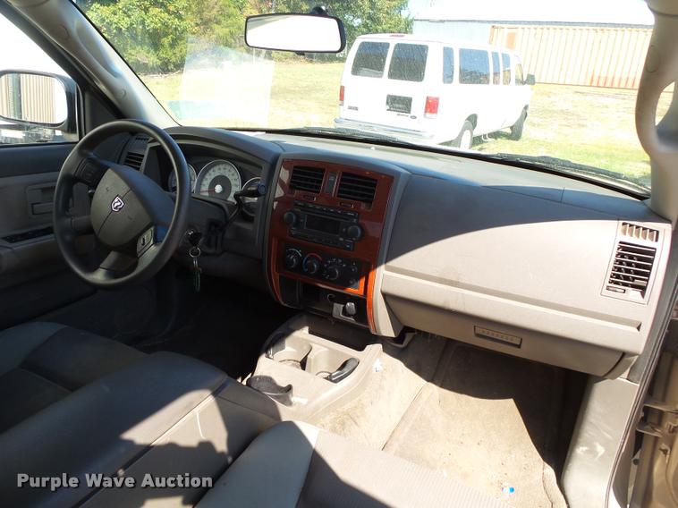 image for item DB7412 2005 Dodge Dakota SLT Quad Cab pickup truck