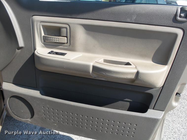 image for item DB7412 2005 Dodge Dakota SLT Quad Cab pickup truck