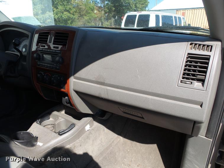 image for item DB7412 2005 Dodge Dakota SLT Quad Cab pickup truck