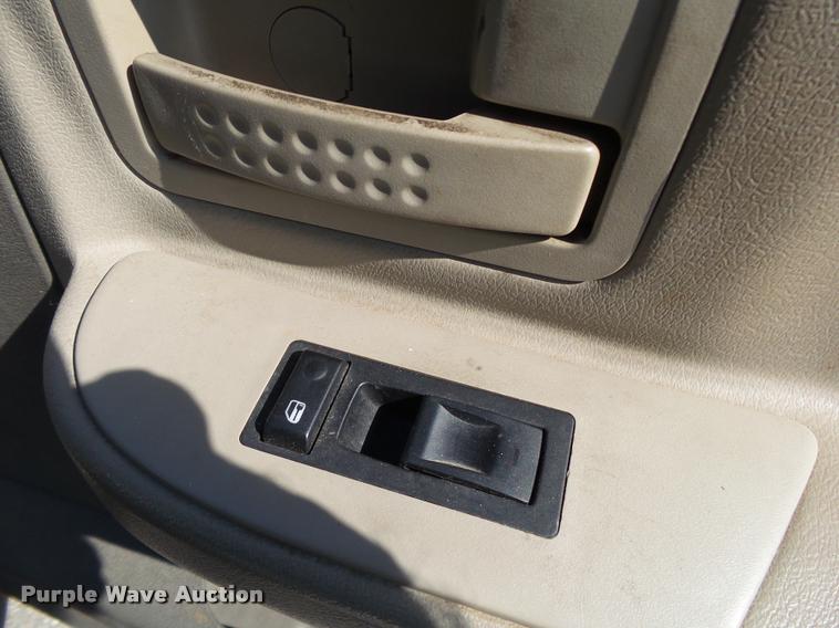 image for item DB7412 2005 Dodge Dakota SLT Quad Cab pickup truck