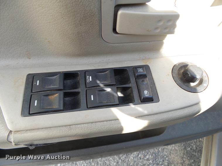 image for item DB7412 2005 Dodge Dakota SLT Quad Cab pickup truck