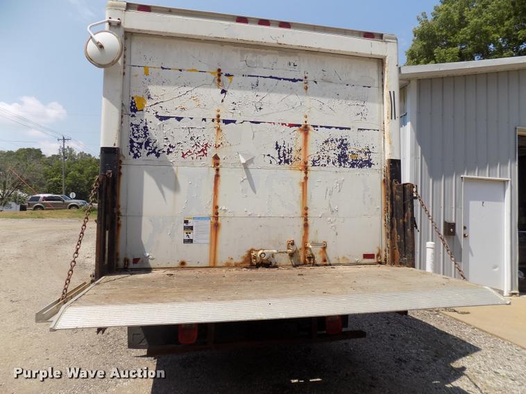 image for item DC4927 2002 GMC W3500 box truck