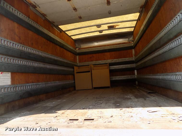 image for item DC4927 2002 GMC W3500 box truck