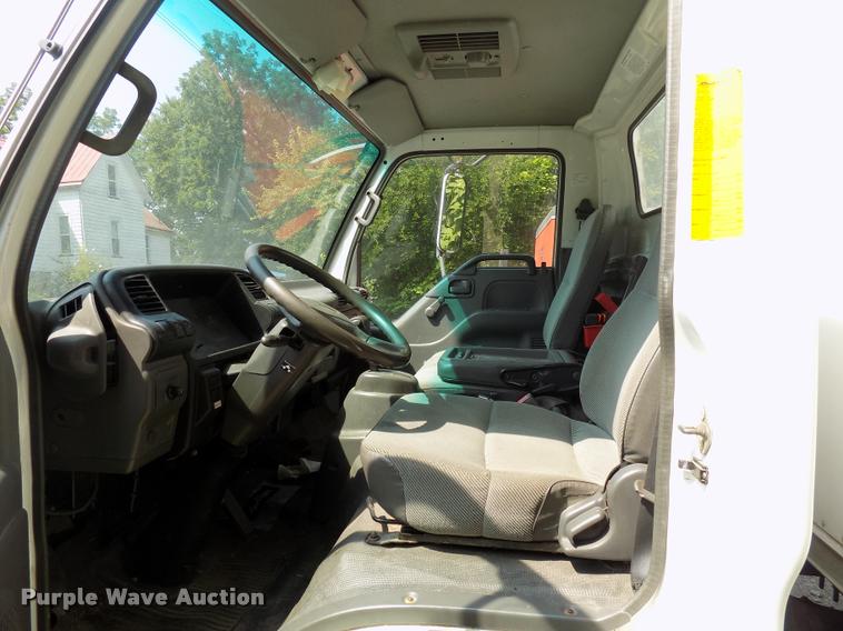 image for item DC4927 2002 GMC W3500 box truck