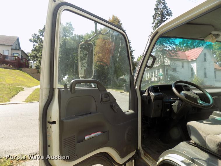 image for item DC4927 2002 GMC W3500 box truck