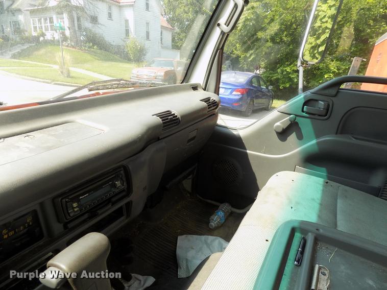 image for item DC4927 2002 GMC W3500 box truck