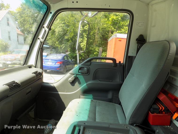 image for item DC4927 2002 GMC W3500 box truck