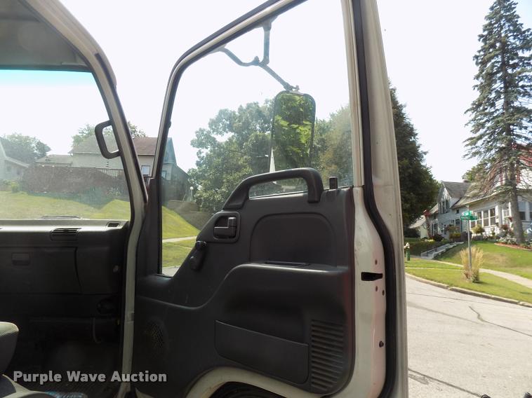 image for item DC4927 2002 GMC W3500 box truck