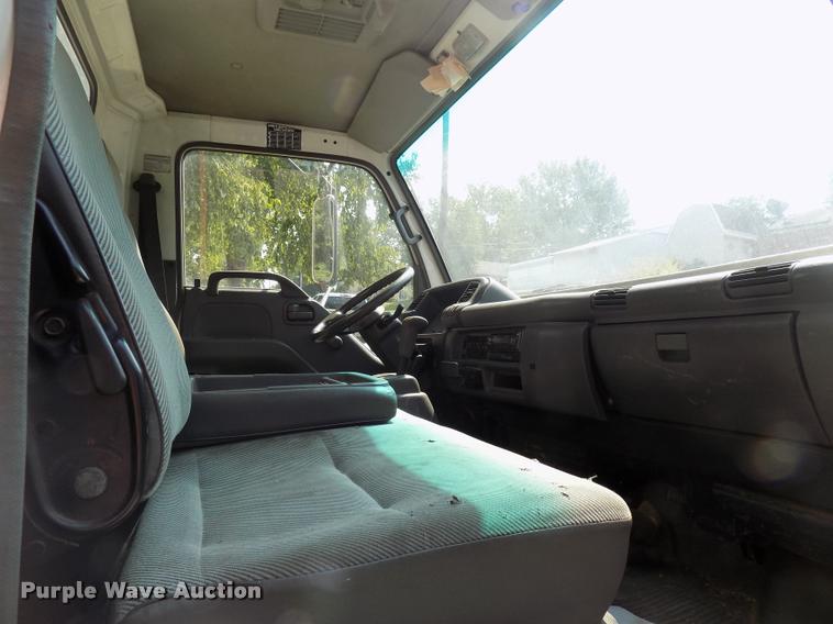 image for item DC4927 2002 GMC W3500 box truck