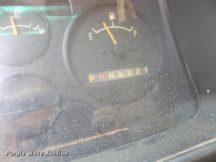 image for item DC4927 2002 GMC W3500 box truck