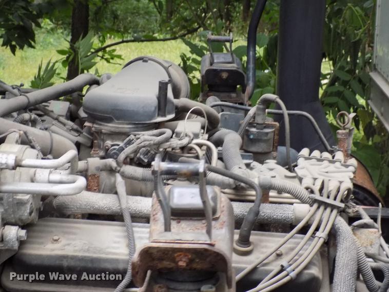 image for item DC4927 2002 GMC W3500 box truck