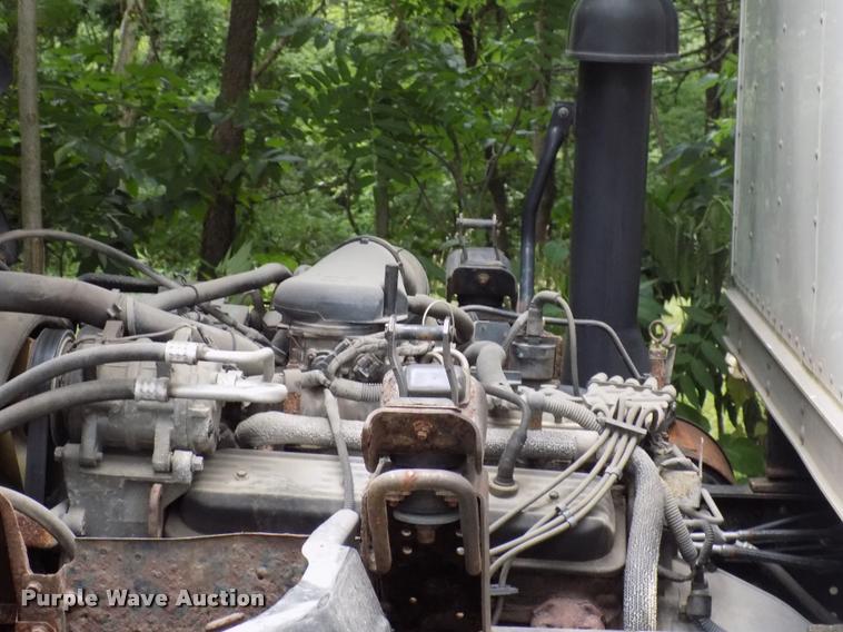 image for item DC4927 2002 GMC W3500 box truck