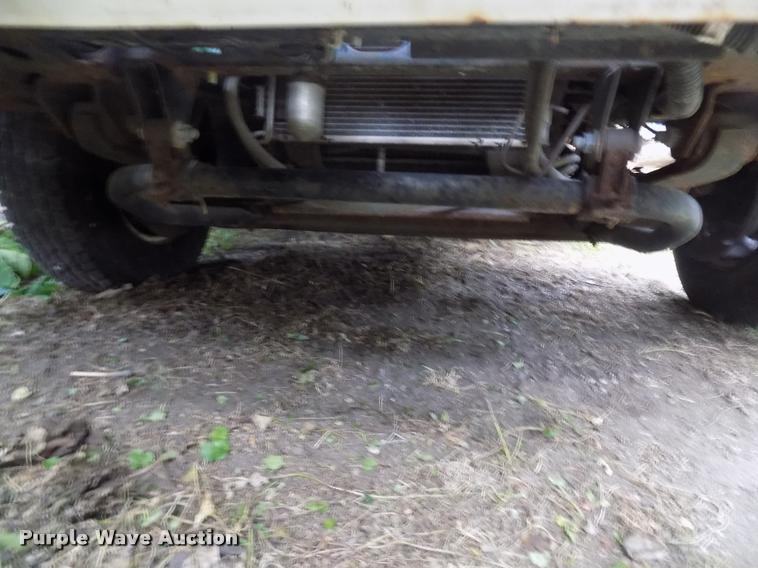 image for item DC4927 2002 GMC W3500 box truck