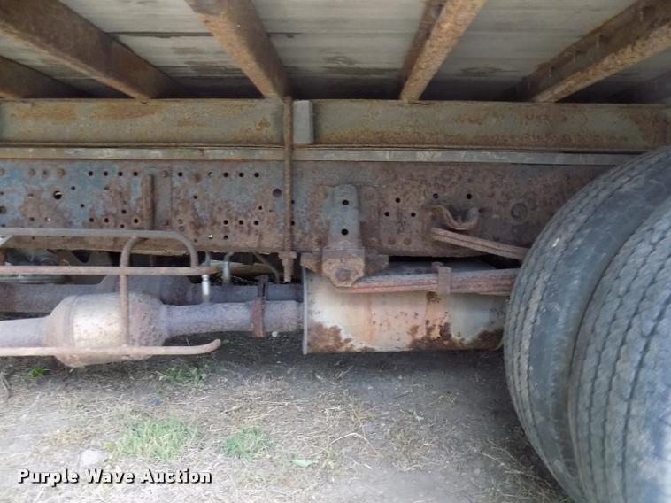 image for item DC4927 2002 GMC W3500 box truck