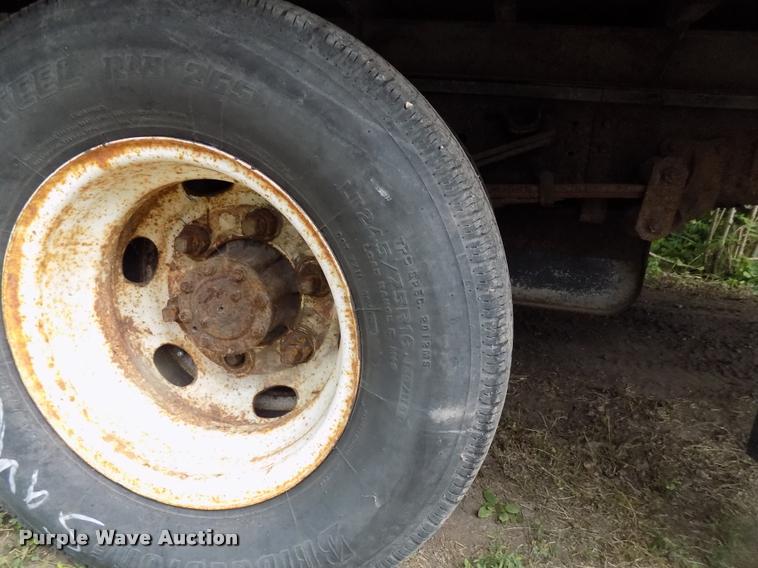 image for item DC4927 2002 GMC W3500 box truck