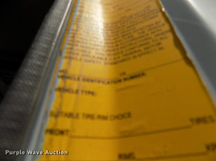 image for item DC4927 2002 GMC W3500 box truck