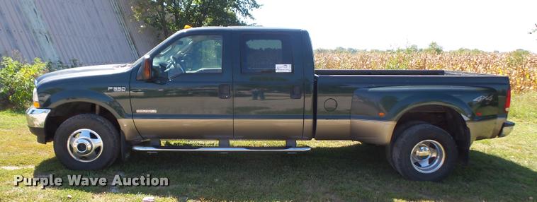 image for item DC5365 2003 Ford F350 Super Duty Crew Cab pickup truck
