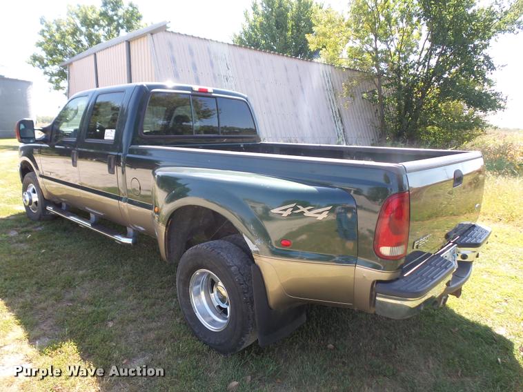 image for item DC5365 2003 Ford F350 Super Duty Crew Cab pickup truck