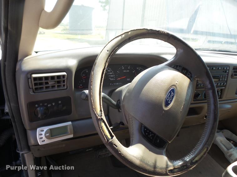 image for item DC5365 2003 Ford F350 Super Duty Crew Cab pickup truck