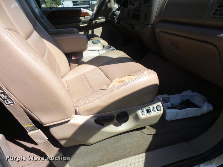 image for item DC5365 2003 Ford F350 Super Duty Crew Cab pickup truck