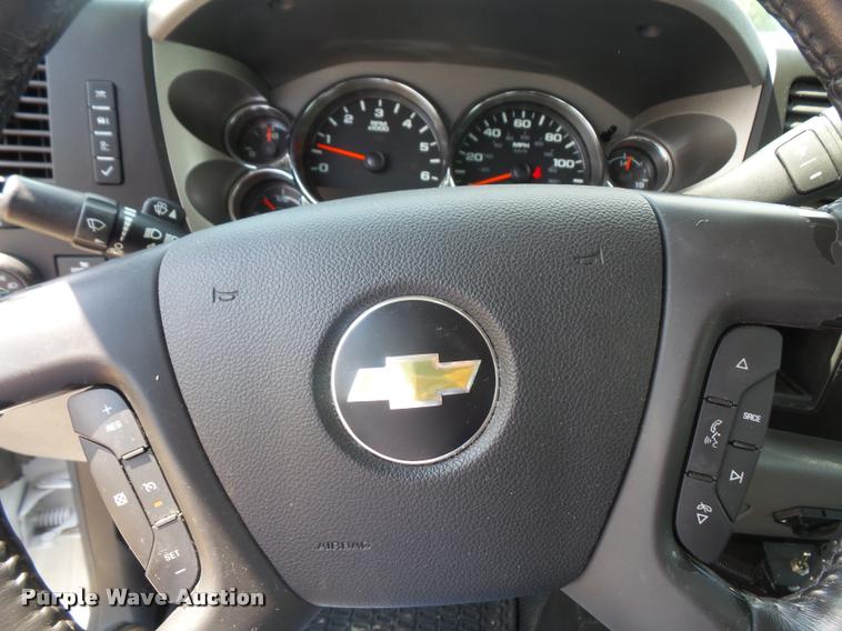 image for item DC5381 2011 Chevrolet Silverado 2500HD Crew Cab pickup truck
