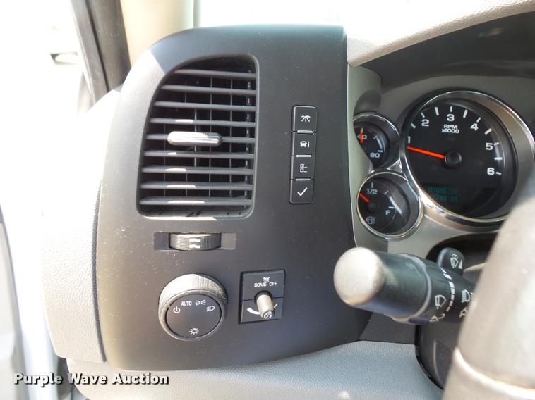 image for item DC5381 2011 Chevrolet Silverado 2500HD Crew Cab pickup truck