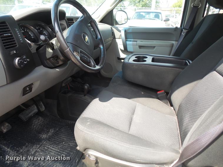 image for item DC5383 2011 Chevrolet Silverado 2500HD Crew Cab pickup truck