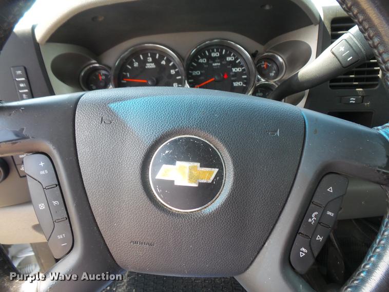 image for item DC5383 2011 Chevrolet Silverado 2500HD Crew Cab pickup truck