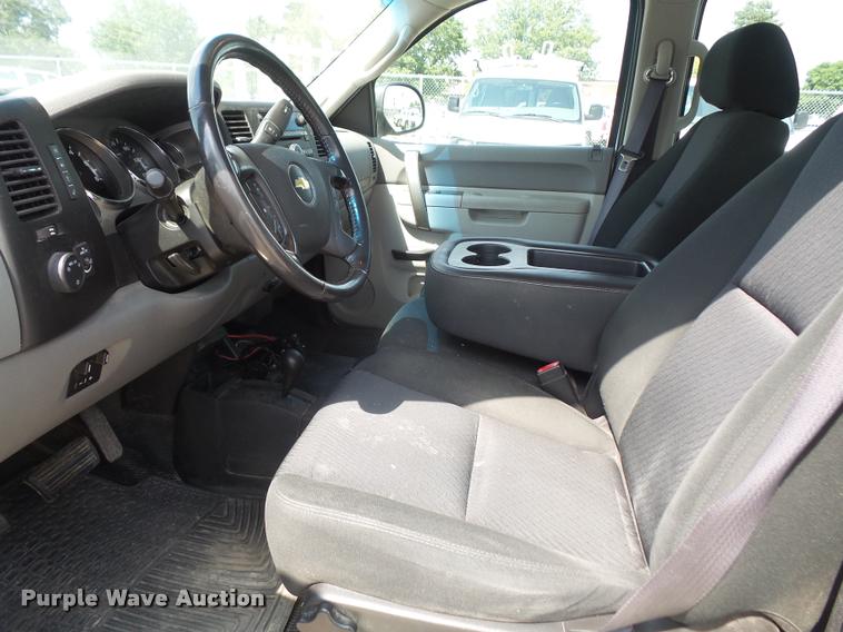 image for item DC5384 2011 Chevrolet Silverado 2500HD Crew Cab pickup truck