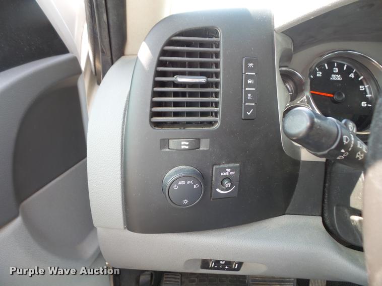 image for item DC5384 2011 Chevrolet Silverado 2500HD Crew Cab pickup truck