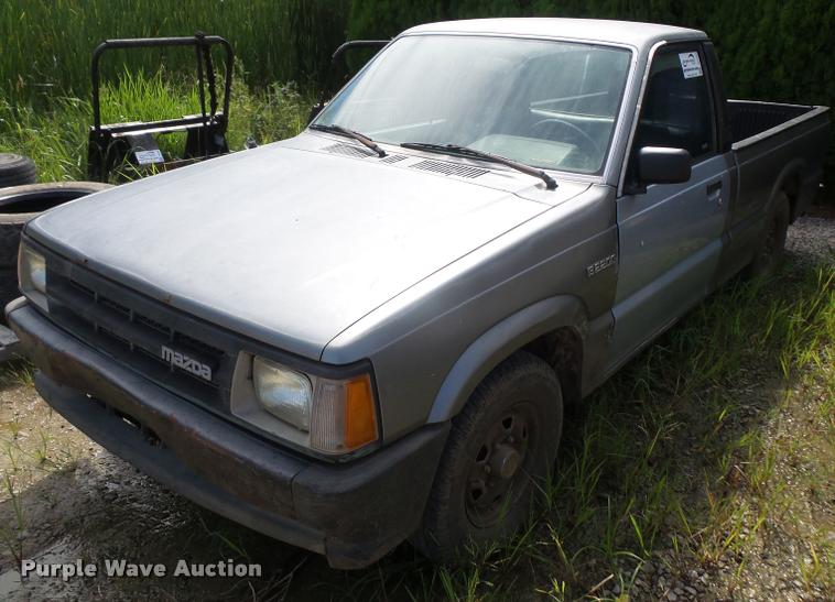 image for item DC5402 1993 Mazda B2200 pickup truck